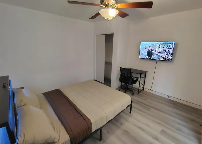 3614 N 48th Ave Homestay