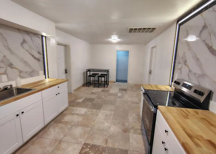 3614 N 48th Ave Homestay